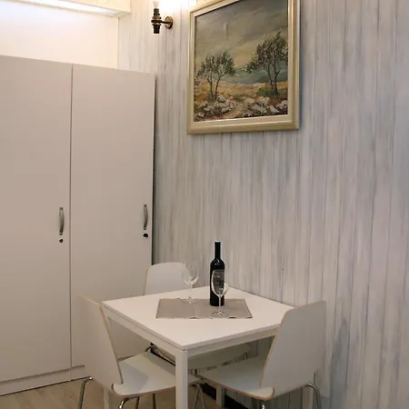 Lole Apartment Split