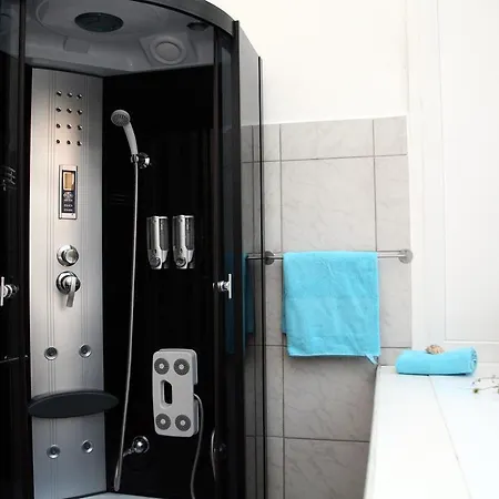 Lole Apartment Split