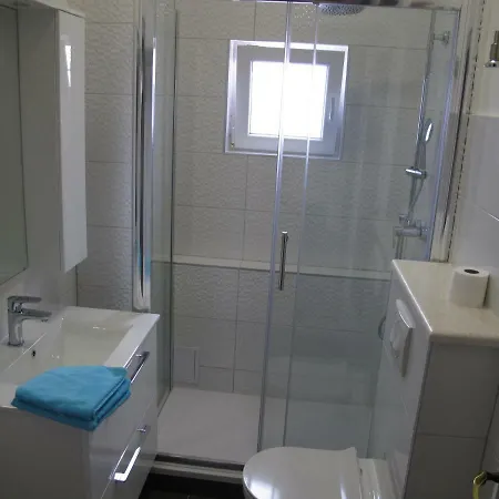 Lole Apartment Split