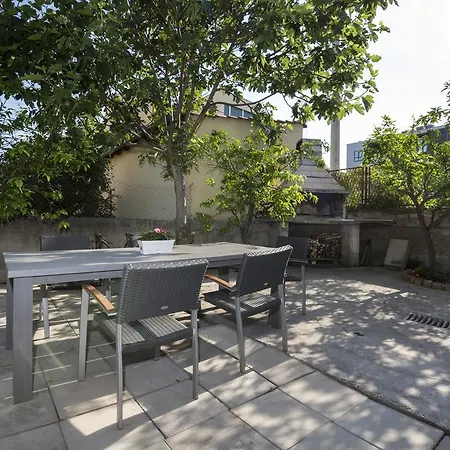 Lole Apartment Split